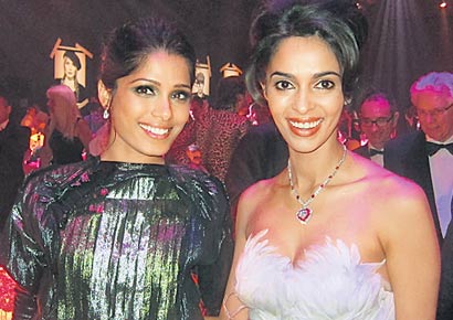 Mallika Sherawat, Freida Pinto holding?